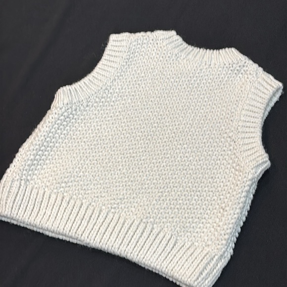 H&M Off-White Chunky Knit Sweater Vest - Picture 3 of 8